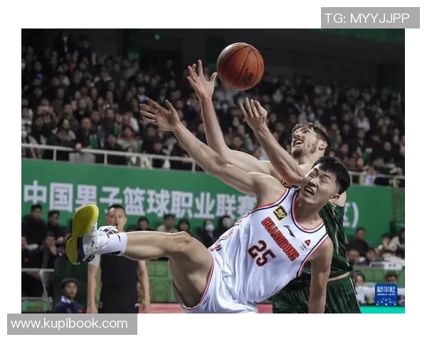 CBA激战广东队迎战南京同曦队全力争胜展现篮球魅力